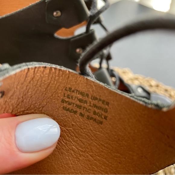 L’intervalle Black Lace Up Heels - Picture 6 of 8